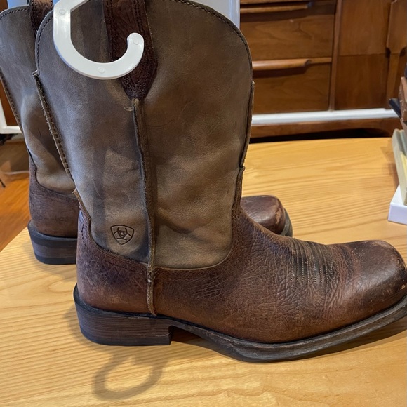 Men’s Ariat Boots. - Picture 3 of 7